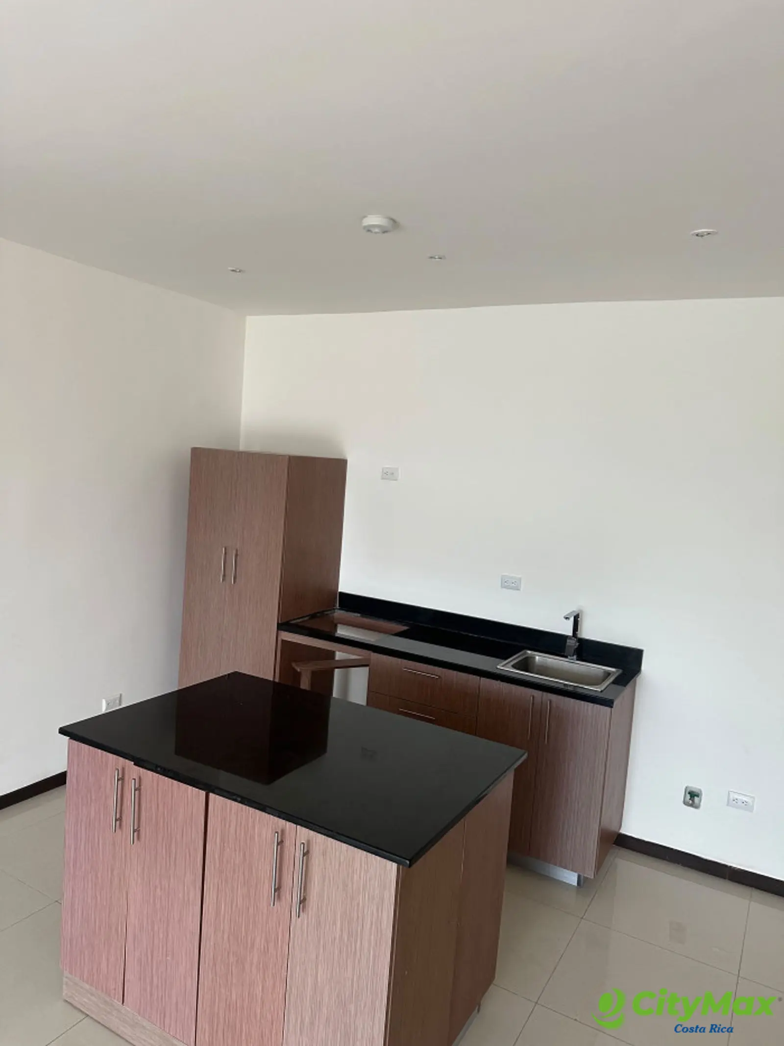 Apartamento en venta en Santa Ana en condominio - foto 4