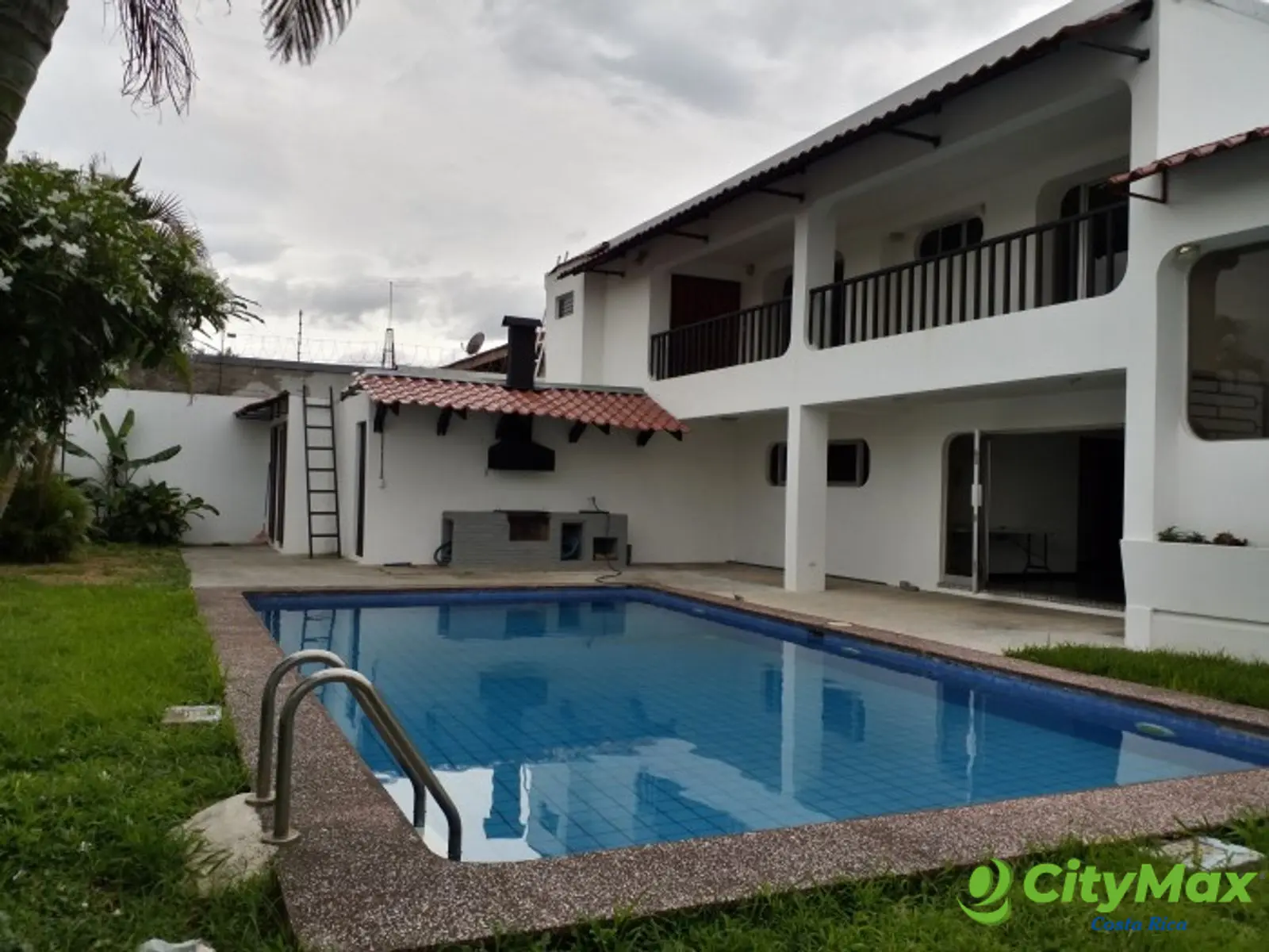 Casa en venta en Rohrmoser San José CR con piscina - foto 9