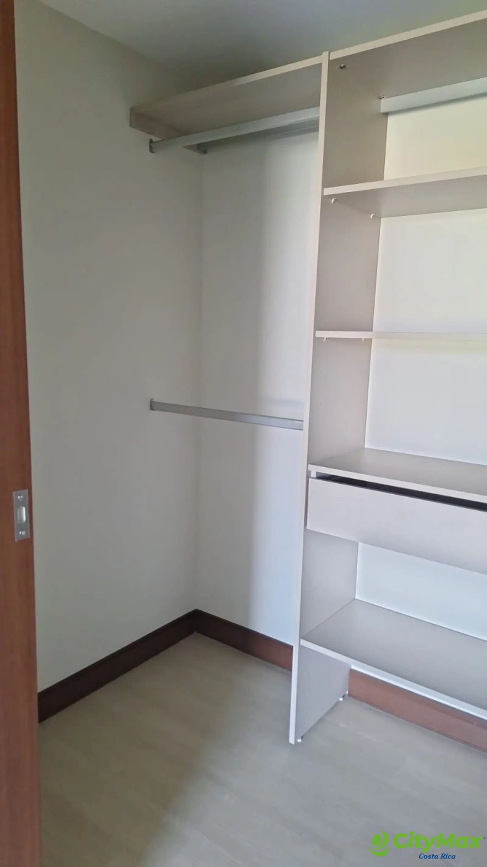 Apartamento Semiamueblado en venta Condominio, la Uruca - foto 7